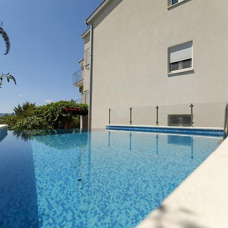 Apartments Sara & Nina Omis Exterior photo