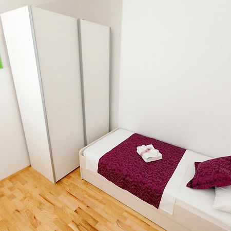 Apartments Sara & Nina Omis Exterior photo
