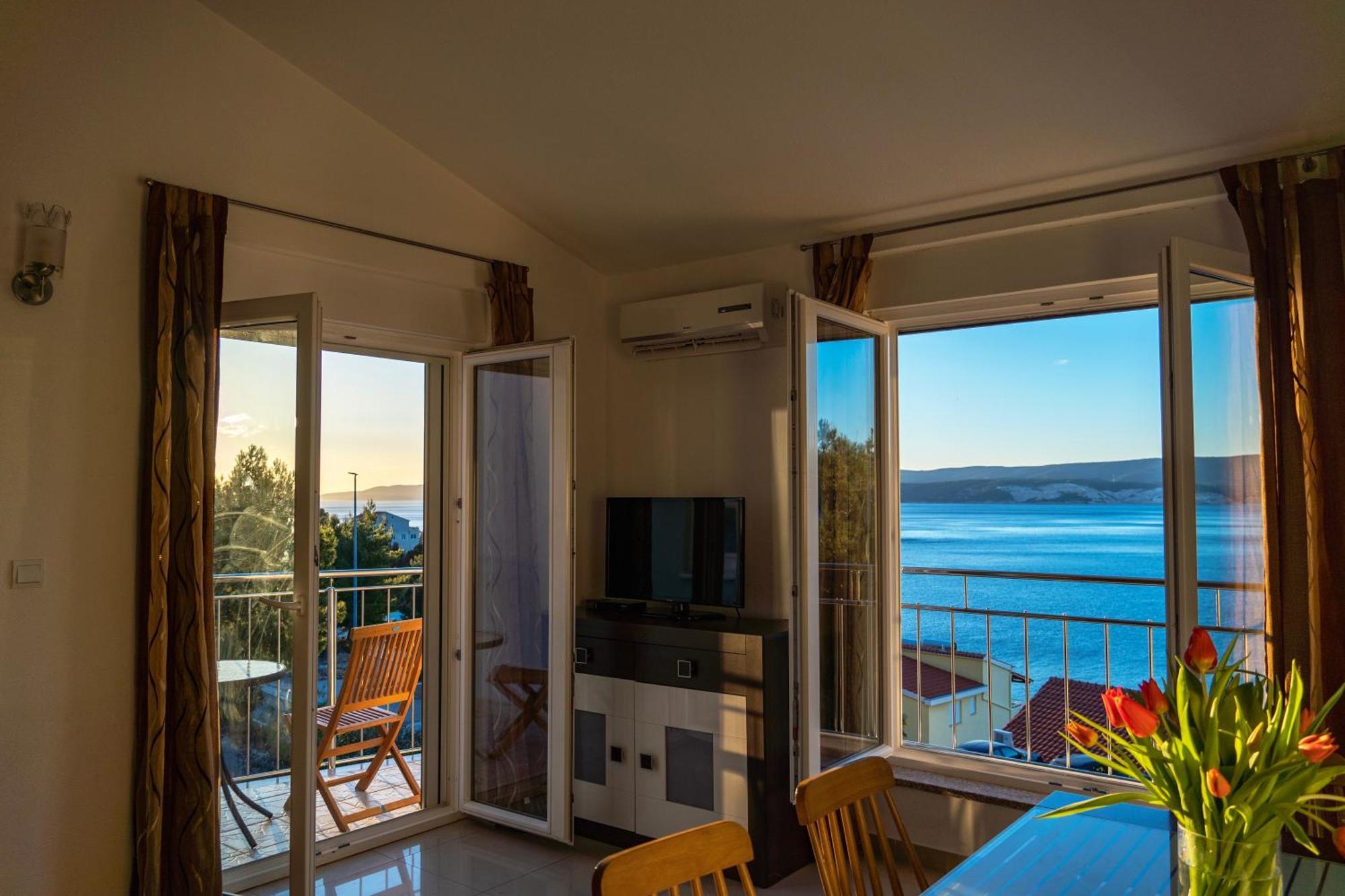 Apartments Sara & Nina Omis Exterior photo