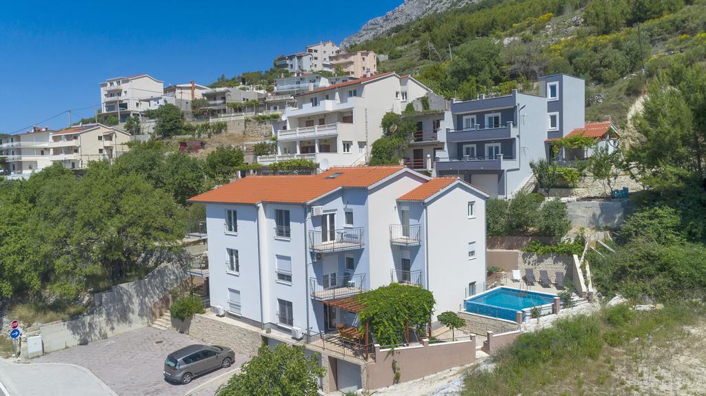 Apartments Sara & Nina Omis Exterior photo