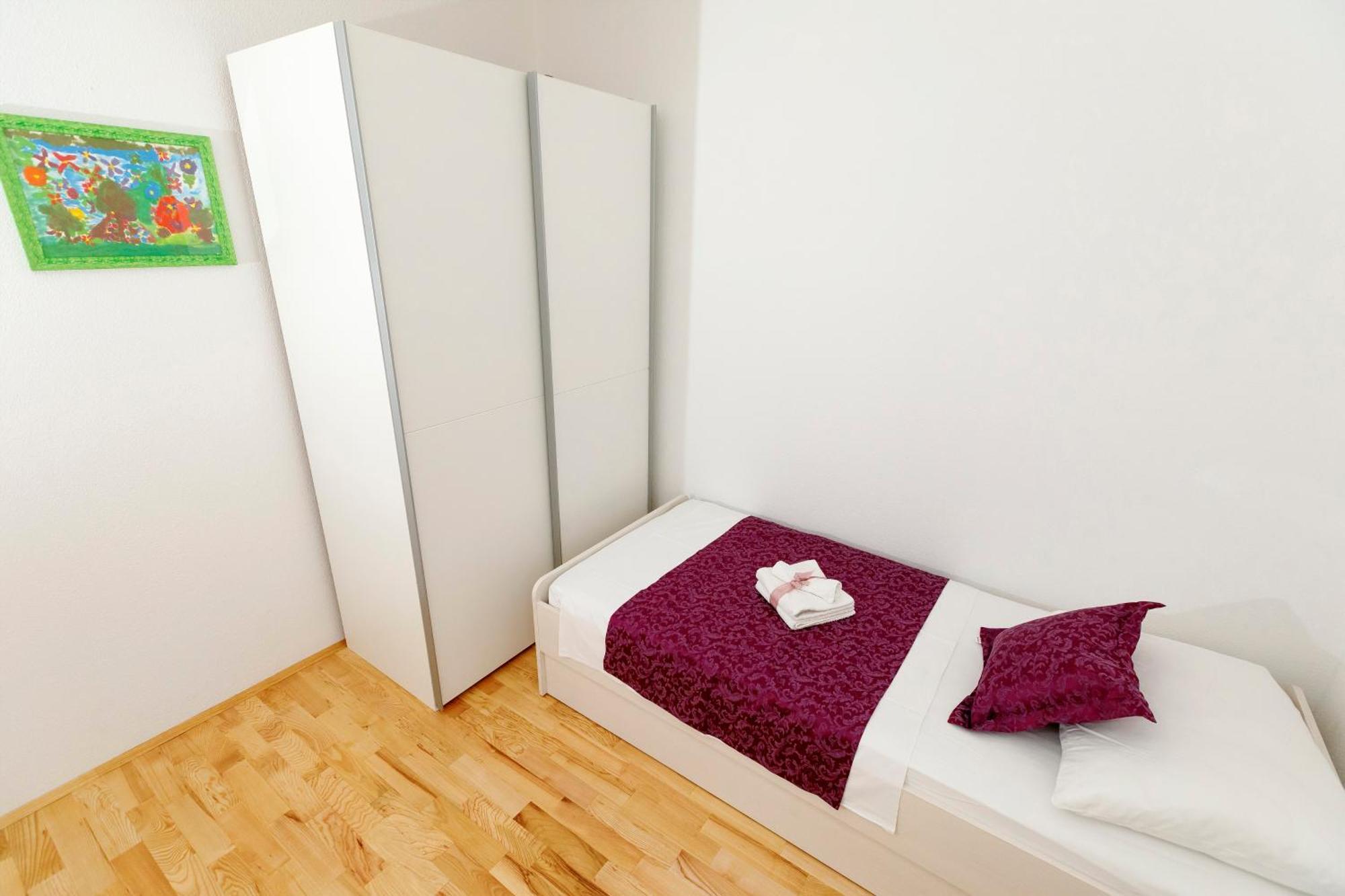 Apartments Sara & Nina Omis Exterior photo