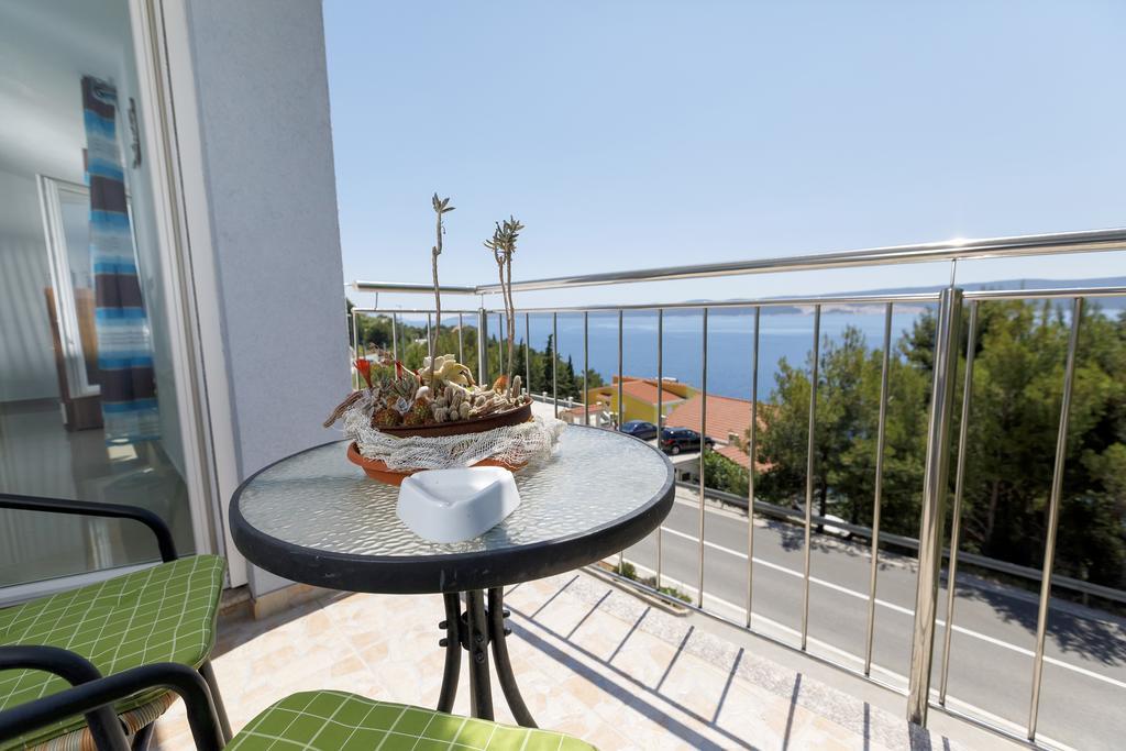 Apartments Sara & Nina Omis Exterior photo